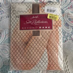 Hanes Silk Reflections Beyond Bare Fishnet Tights